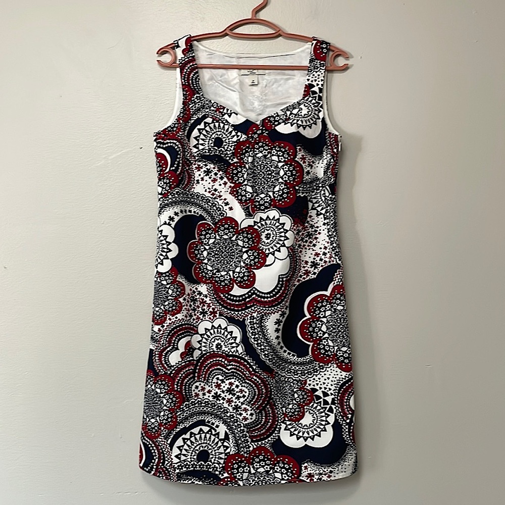 Nice Ann Taylor LOFT dress. Pretty boho design. Size 2P 33” length